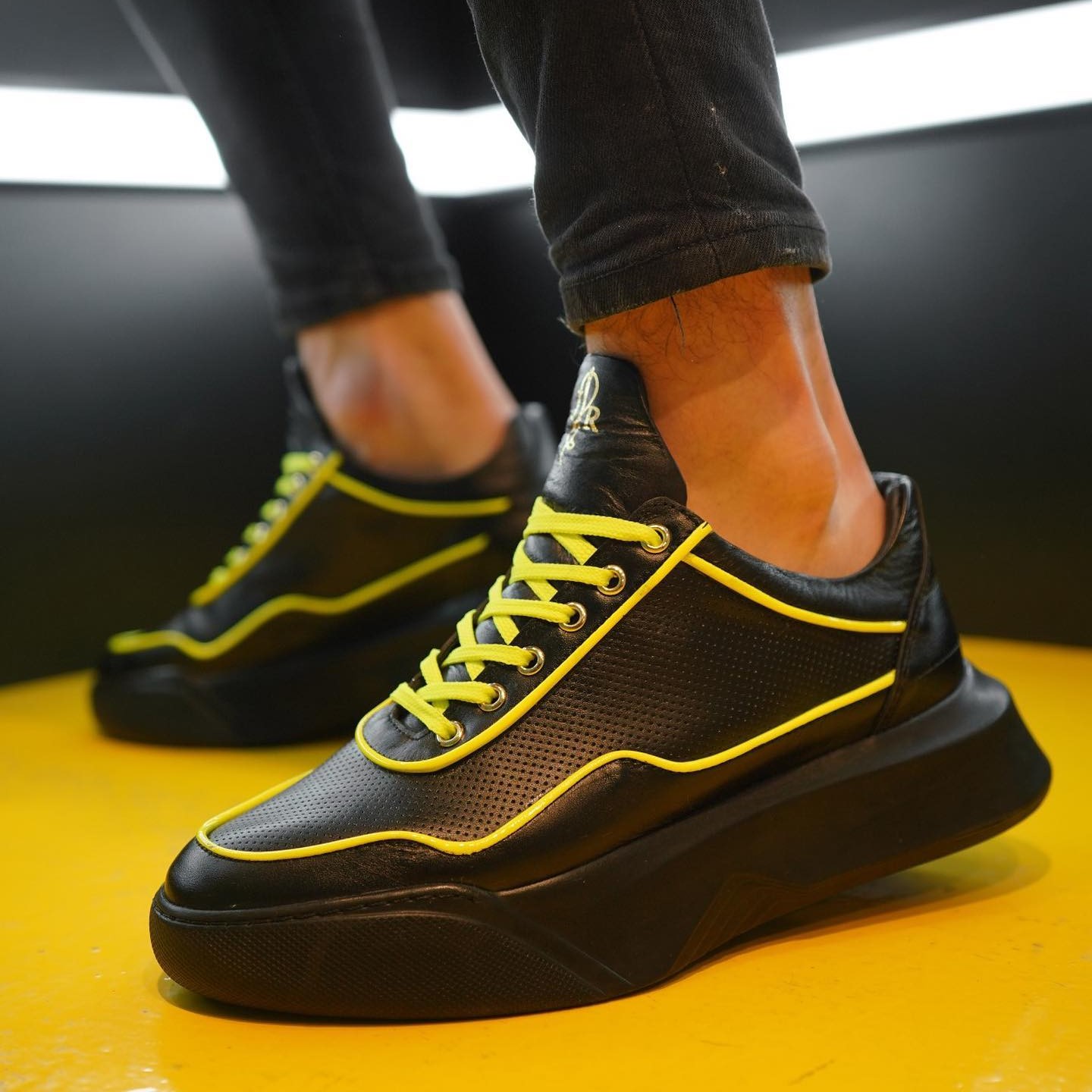 Pantofi Neon Bold negri din piele naturală - imagine 3