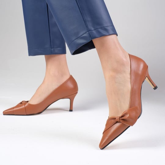 Pantofii ARIANA maro din piele naturală