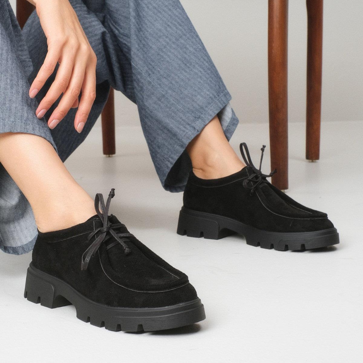 Pantofi CARLA negri din piele întoarsă